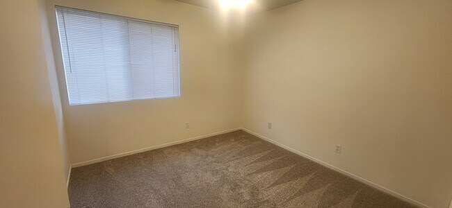Building Photo - Wonderful 3 Bedroom 2 Bathroom Home in Elk...