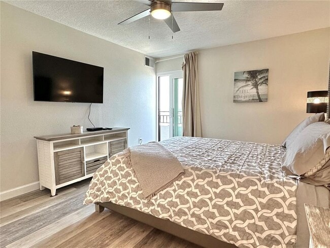 Building Photo - 851 Bayway Blvd