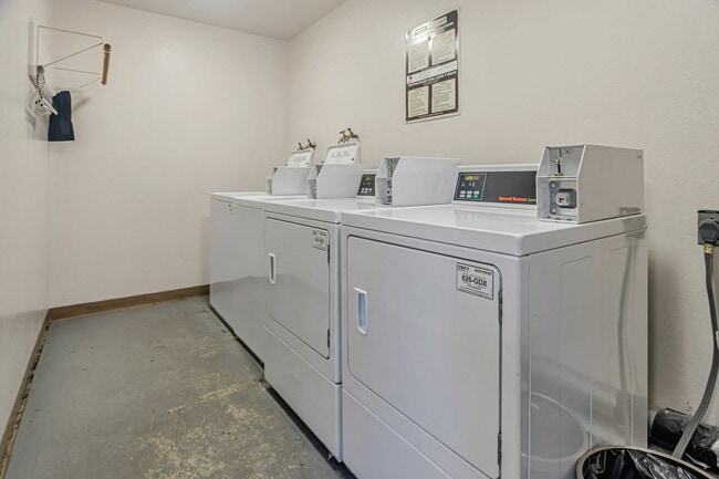 Building Photo - 363 Eden Roc Dr
