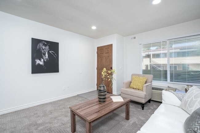 Building Photo - 1681 Bayview Heights Dr