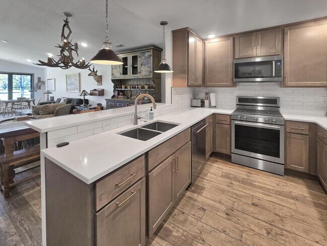 Building Photo - 1558 Blaine's Wy