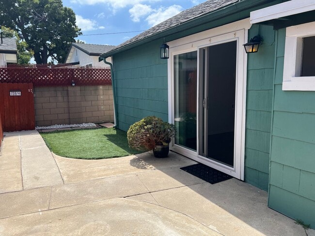 Building Photo - Charming Anaheim Cottage