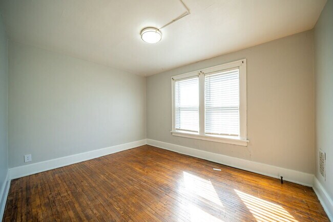 Building Photo - 838 Dennison Ave