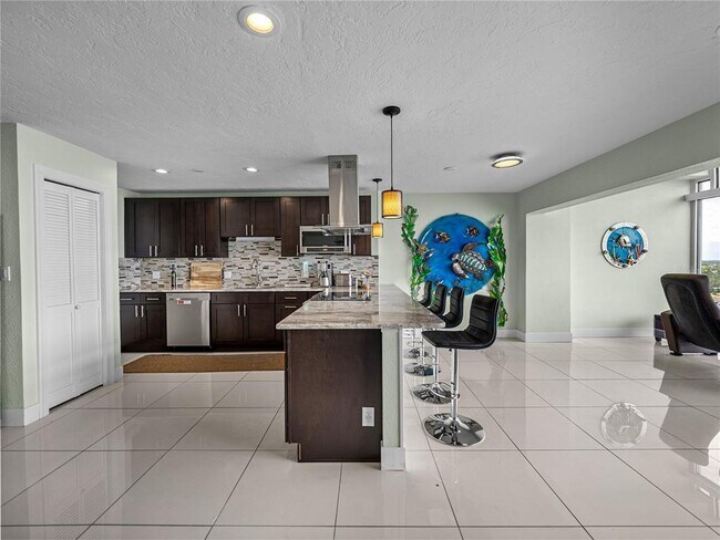 Building Photo - 7200 Sunshine Skyway Ln S