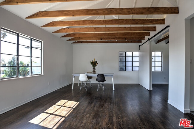 Building Photo - 1807 Montana Ave