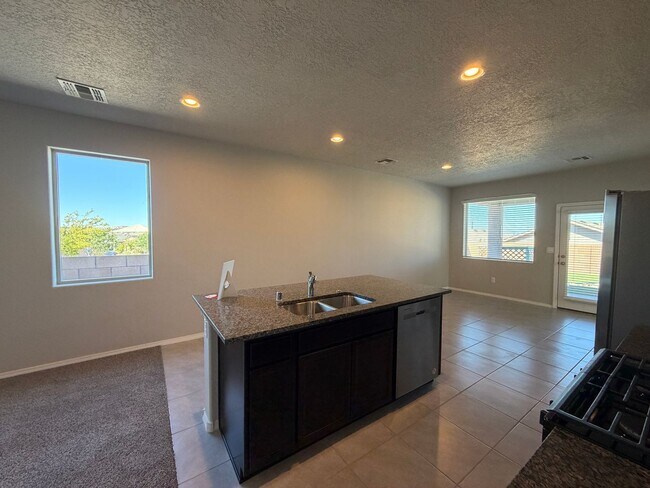 Building Photo - 4875 Mount Salas St NE