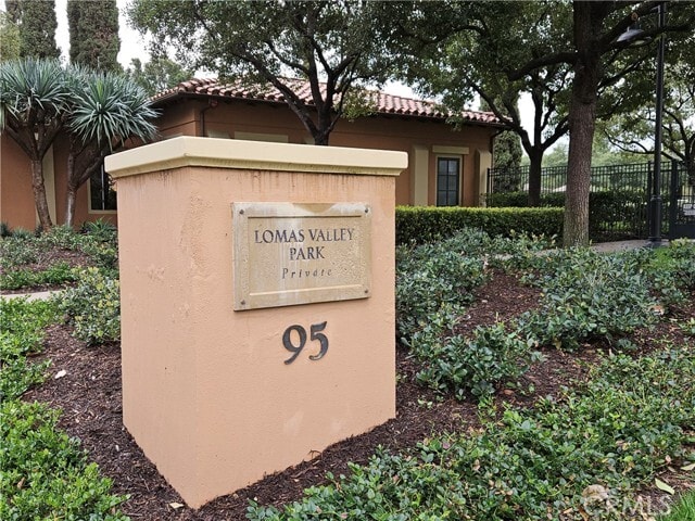 Building Photo - 65 Sacred Path