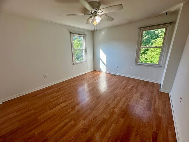 Building Photo - 16445 Tomahawk Dr