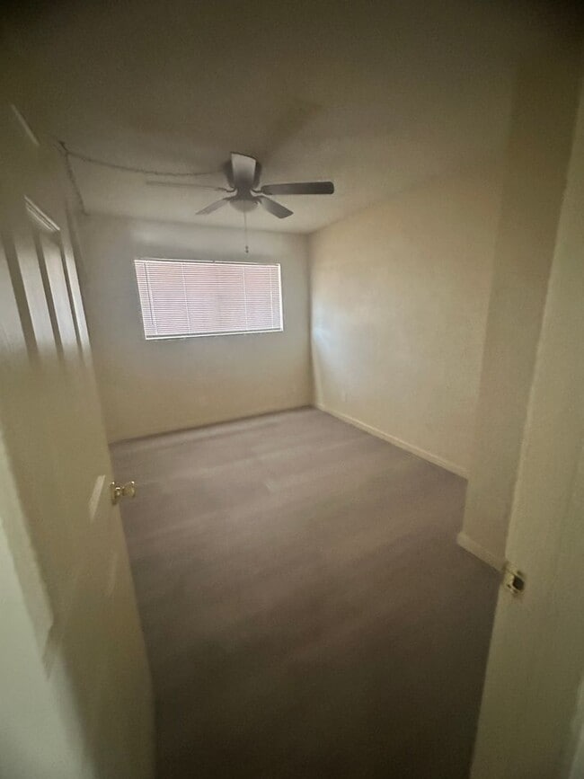 Building Photo - 4 bedroom Rental