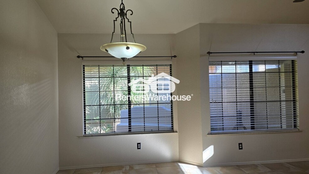 Building Photo - 311 E Suntree St