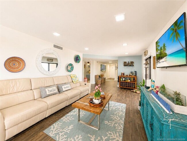 Building Photo - 10044 S Ocean Dr