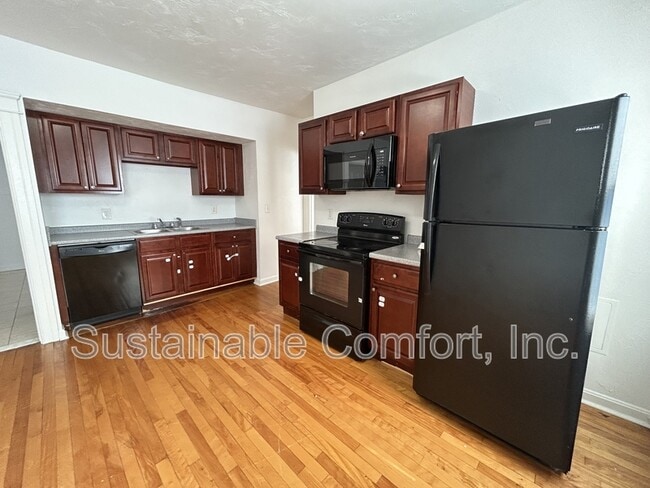 Primary Photo - 62 Sterling St