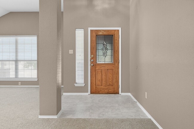 Building Photo - FREE First Month's Rent!