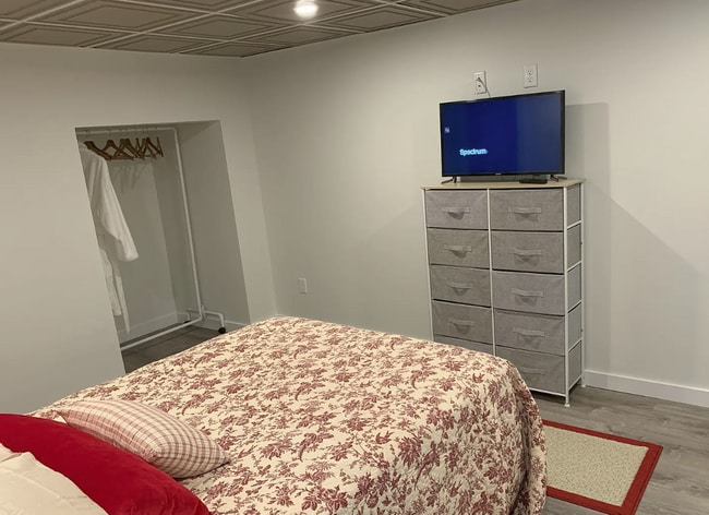 Building Photo - 47 Pine Knoll Rd