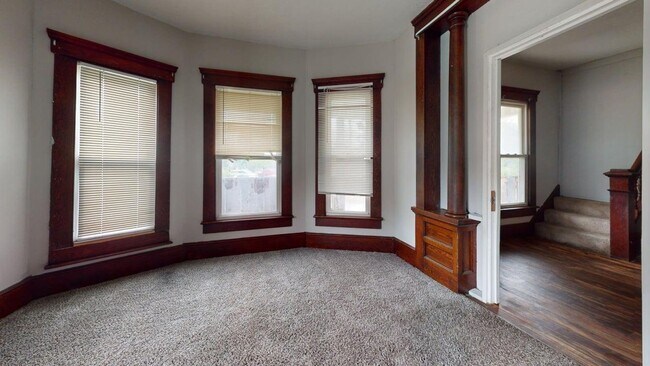Building Photo - 822 Hazel St