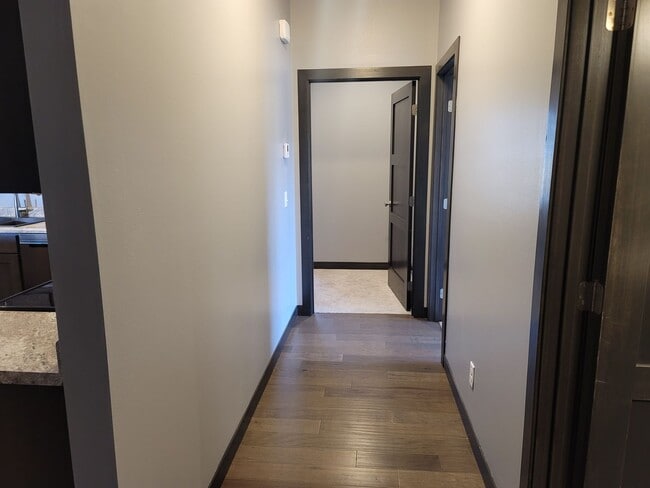Building Photo - Three bedroom two bathroom triple garage house