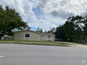 Building Photo - 1912 Saxon Blvd