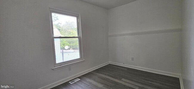 Building Photo - 520-522-522 2nd St