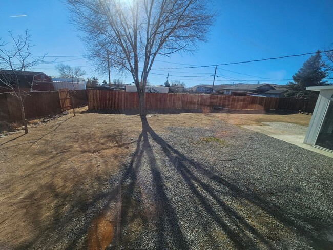 Building Photo - 3 bed 1 bath 2 Car garage- Desert Springs ...