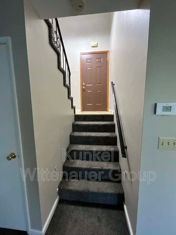 Building Photo - 711 White Oak Dr