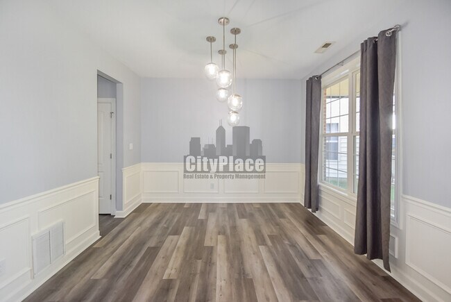 Building Photo - 4440 Valley Trace Dr
