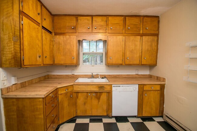 Building Photo - 2311 Spruce St