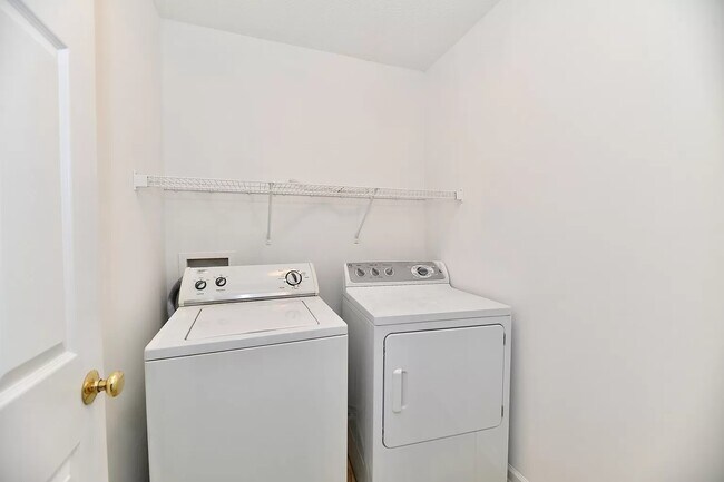 Building Photo - 11888 Esty Way