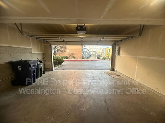 Building Photo - 2327 S I St