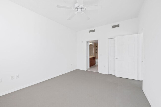 Building Photo - 2401 NE 65th St