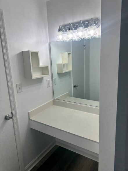 Vanity - 11983 Cardamom Dr