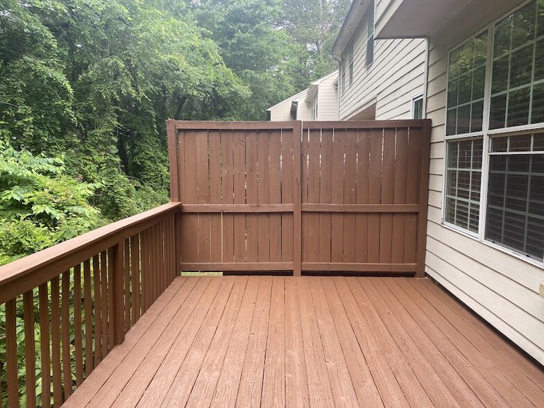 BALCONY - 2858 Parkway Close