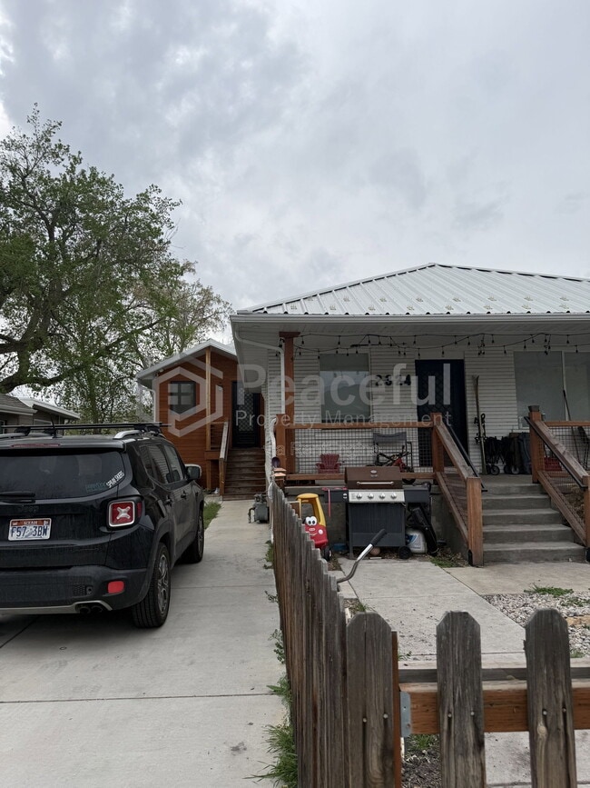 Building Photo - 2324 S Green St