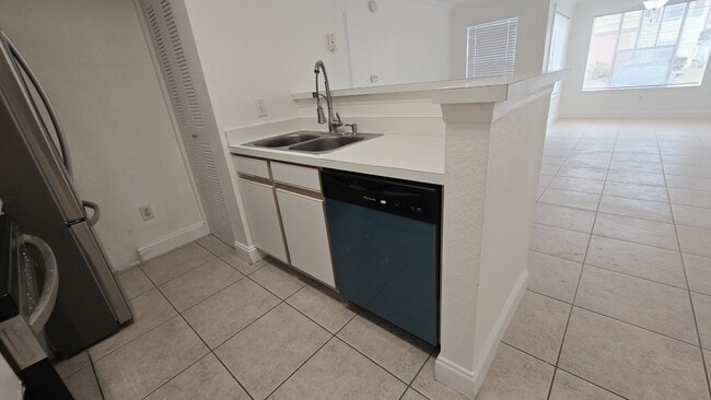 Building Photo - 2200 Key W Ct