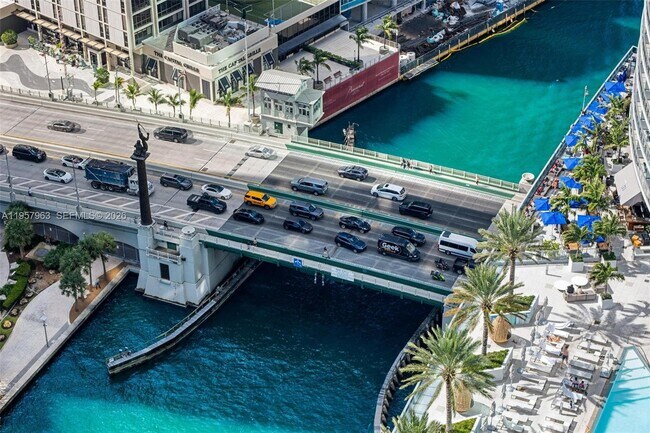 Building Photo - 300 Biscayne Blvd Way