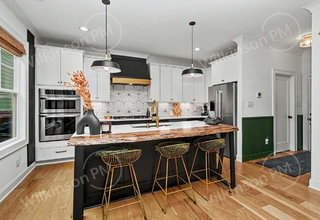 Building Photo - Luxurious & Upscale 3Br/2.5Bth, Perfect for Corporate Relocation, Professional Athlete, Successfu...