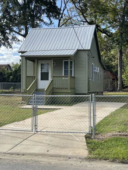 Primary Photo - 132 Patten St