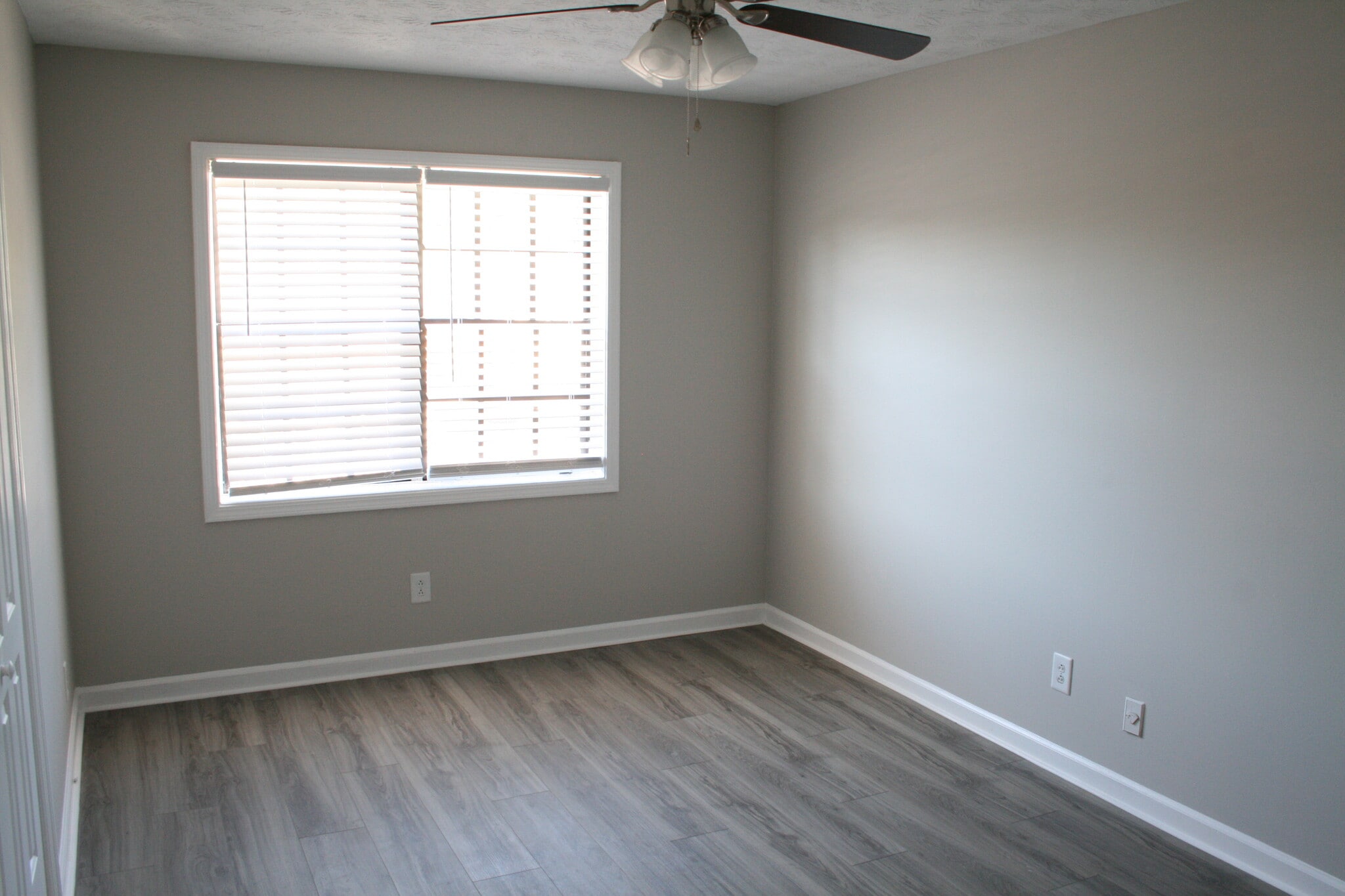 Building Photo - 340 Winding River Dr
