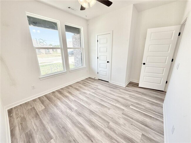 Building Photo - 429 Gosling Is