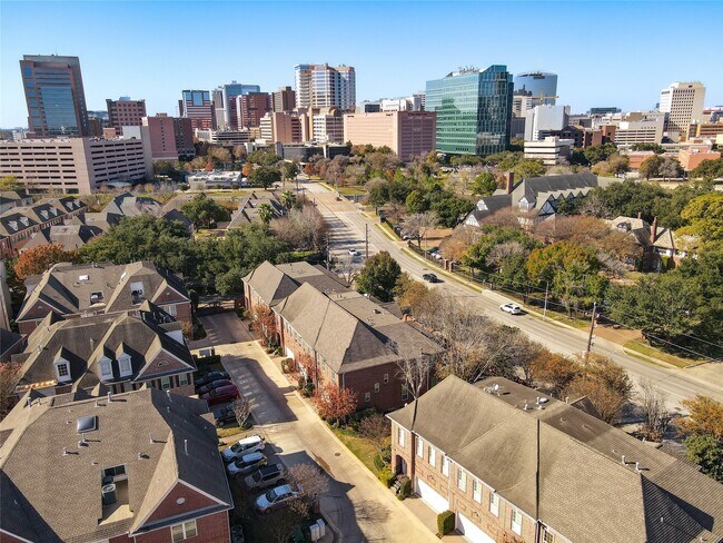 Building Photo - 6811 Staffordshire Blvd