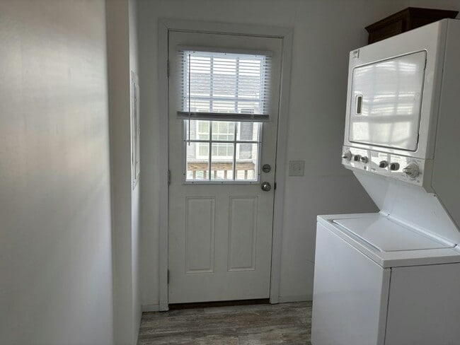 Building Photo - 25764 Merion Dr