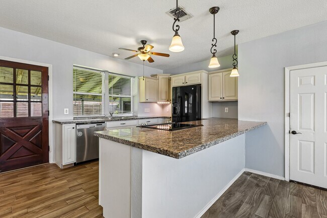 Building Photo - 5709 Maco St
