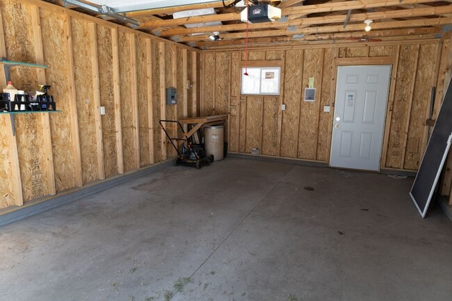 Building Photo - UPDATED 3 Bedroom 1 Bathroom single family home