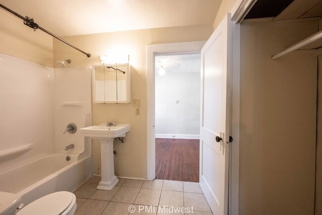 Building Photo - "Charming 2-Bed Home with Gleaming Hardwoo...