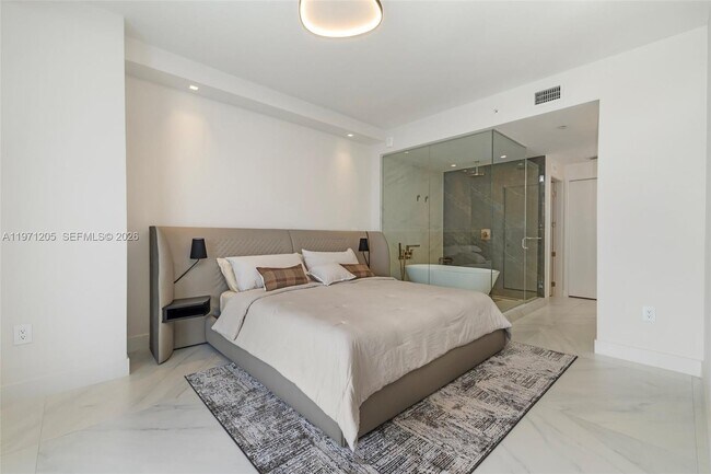 Building Photo - 700 NE 24th St