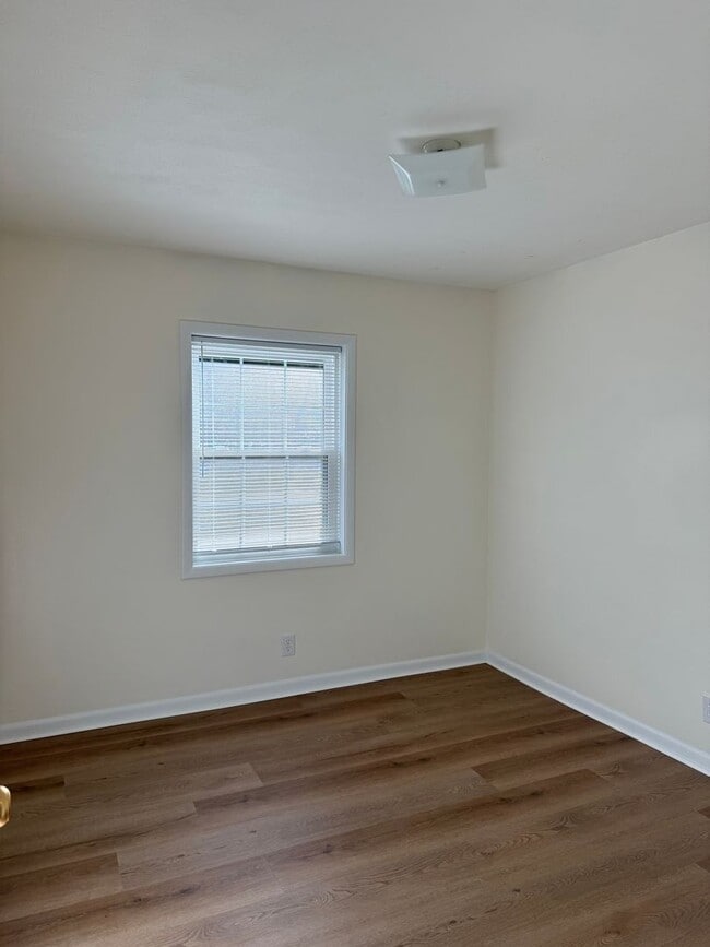 Building Photo - Available NOW-  103 Meadowlark-1/2 Off the first month rent with a 12-month lease