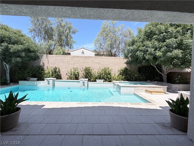 Building Photo - 9936 Wildhorse Cyn Ave