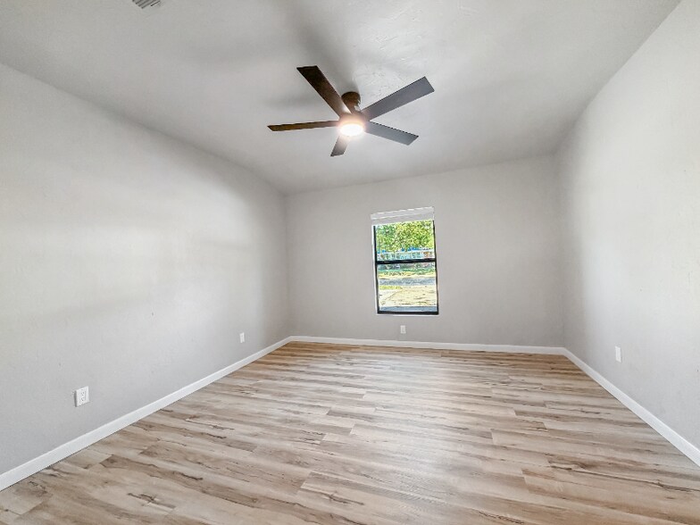 Building Photo - 1702 W Boyd St