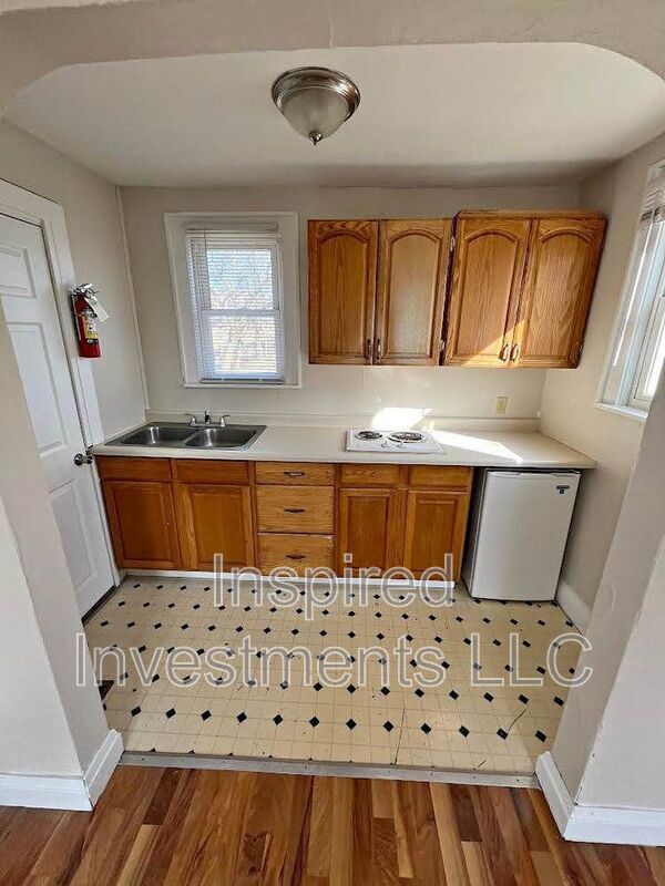 Building Photo - 2128 Lincoln St