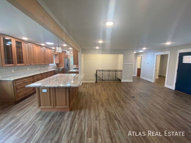 Building Photo - 6201 S Clarkson St