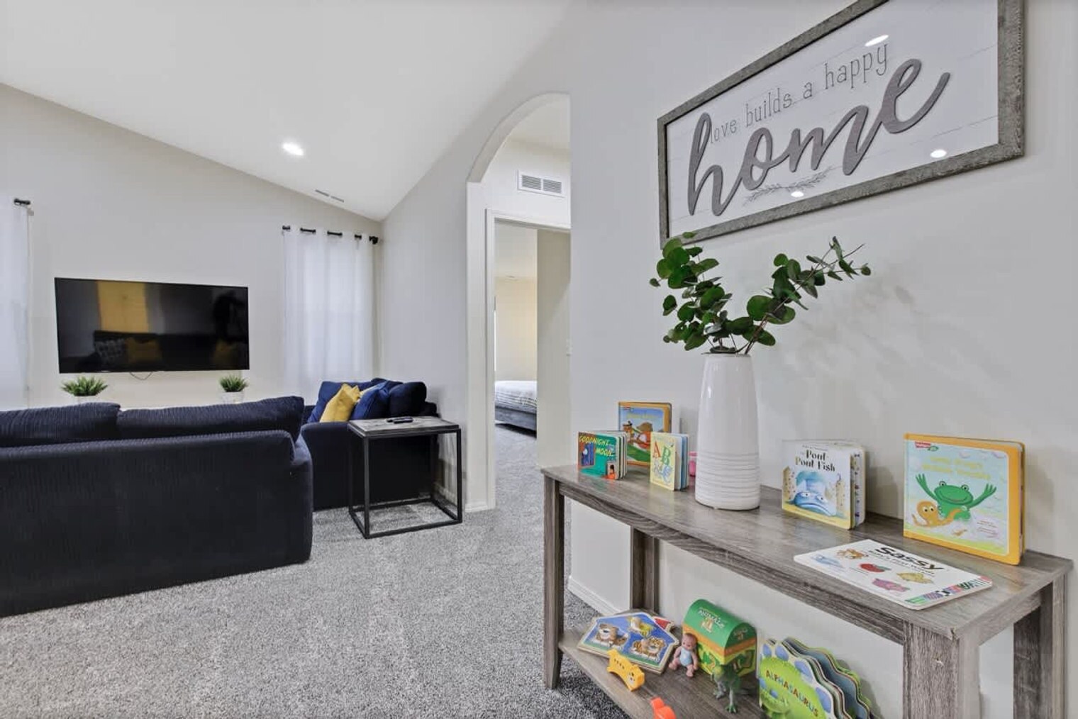 Building Photo - 2213 E Elm Grove Dr